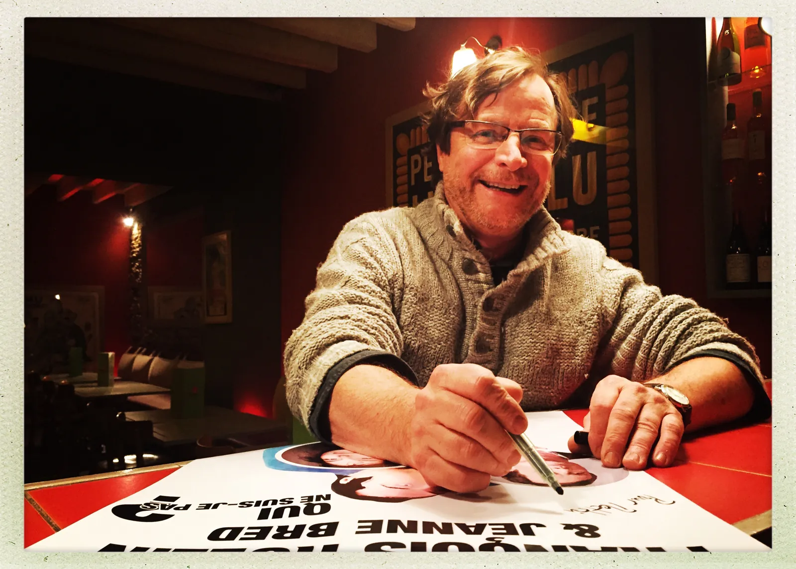 François Rollin en dédicace au bar Chez Marius, café-théâtre à Nantes